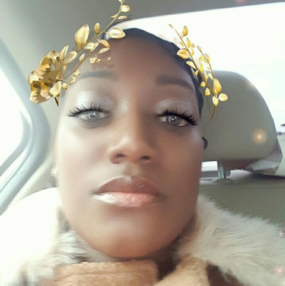 Shakima Murray - Poshmark Profile Picture of Shakima Murray (@kima0102) on Poshmark