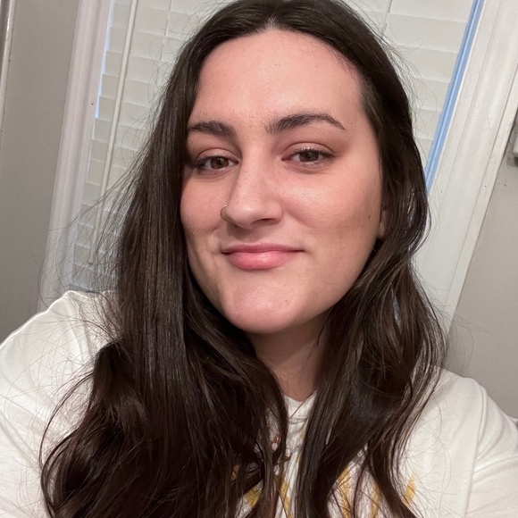 Profile Picture of Savannah Anzaldua (@savanzaldua) on Poshmark