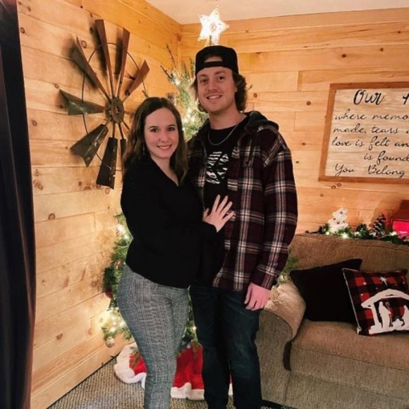 Profile Picture of Shane Lupperger (@shanelupperger) on Poshmark
