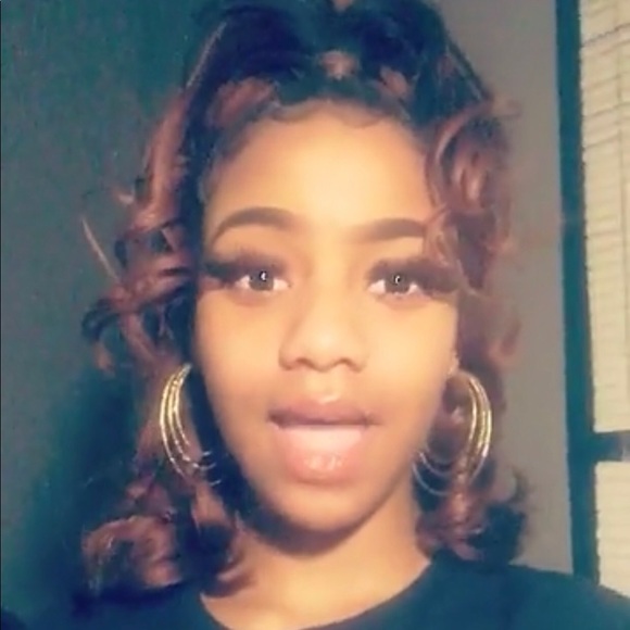 Profile Picture of Juana Holston (@juanaholston) on Poshmark