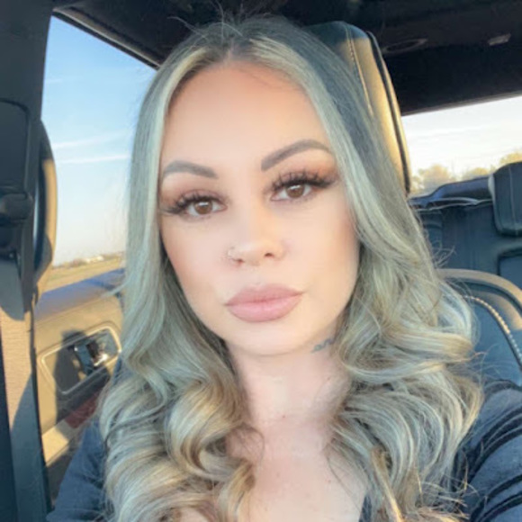 Profile Picture of Adriana Reagan (@adriana_reagan) on Poshmark