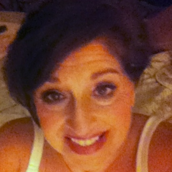 Profile Picture of Maria Carpitella (@ariamae) on Poshmark