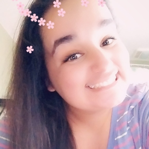 Profile Picture of Erica Anctil (@erica_anctil) on Poshmark