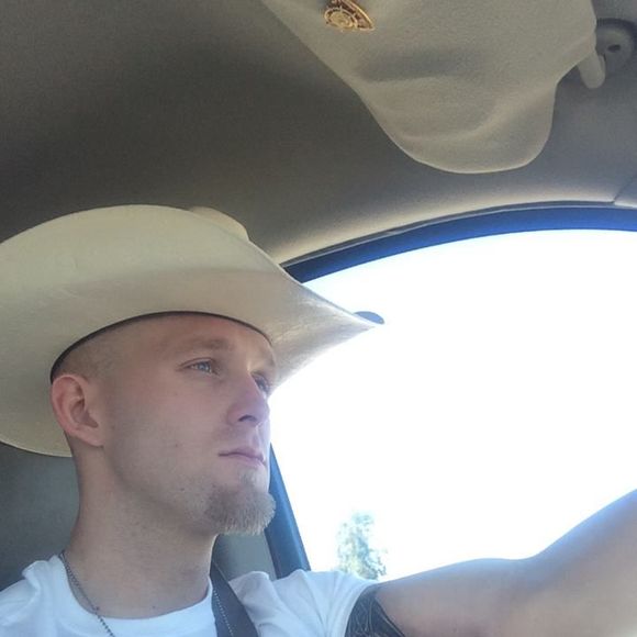 Profile Picture of Aaron Harness (@ajthomason) on Poshmark