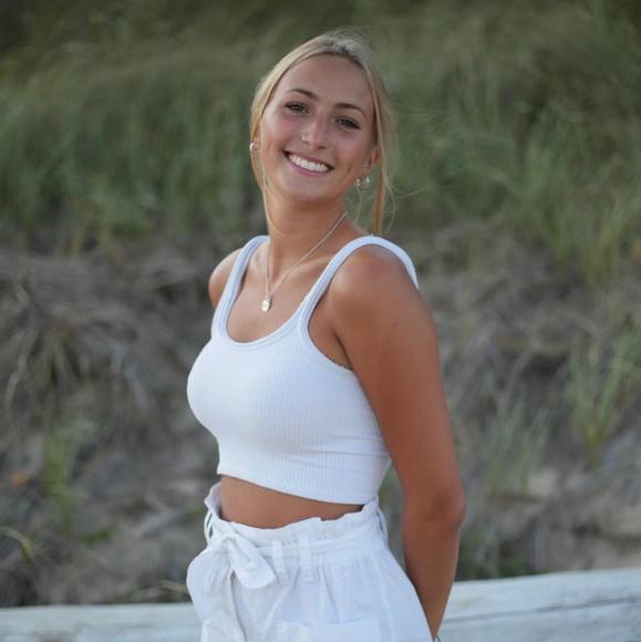 Profile Picture of Brooke Gaddi (@brooke_gaddi) on Poshmark