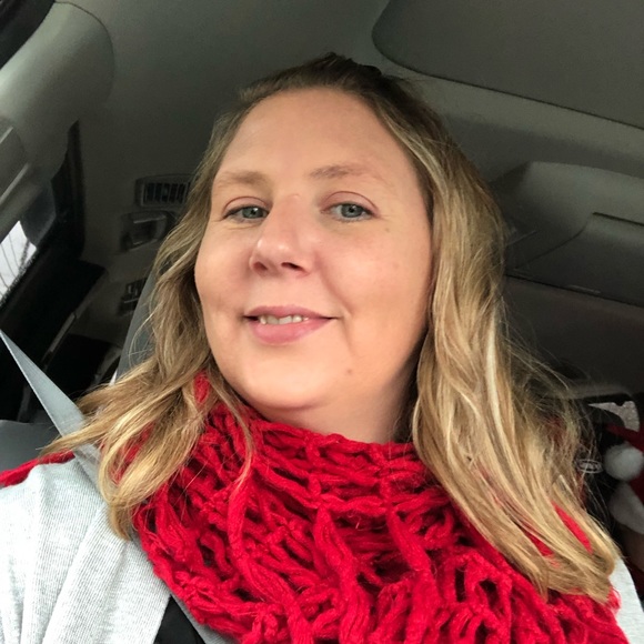 Profile Picture of Karen Klimko (@mklimko027) on Poshmark