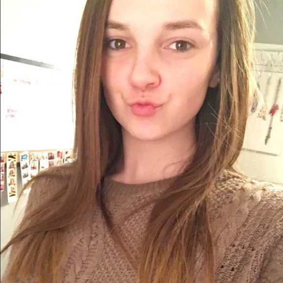 Profile Picture of Emily Elks (@eelks1225) on Poshmark