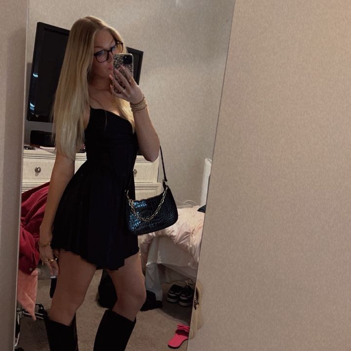 paige - Tiktok Profile Picture of paige (@mentallyillblonde8) on Tiktok