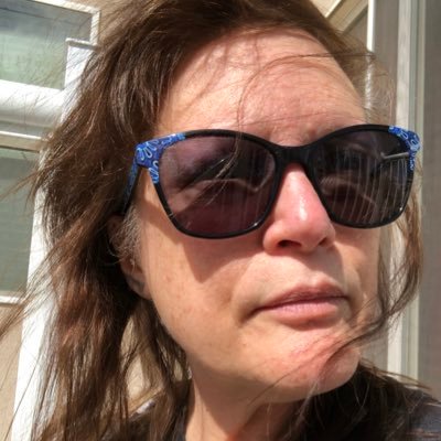 Profile Picture of Lori Webb (@loriwebb82) on Twitter