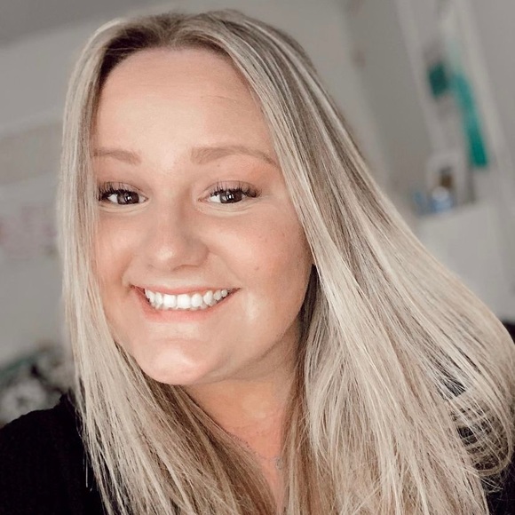 Profile Picture of Haley Waters (@haleyxo99) on Poshmark