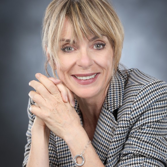 Profile Picture of Laura Dunbar (@laura_dunbar) on Poshmark