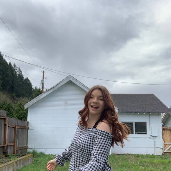 Profile Picture of Emma Gutierrez (@emmascloset2105) on Poshmark