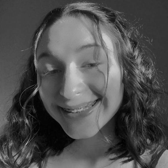 Profile Picture of Kylie Lemer (@kyliecrystine) on Poshmark