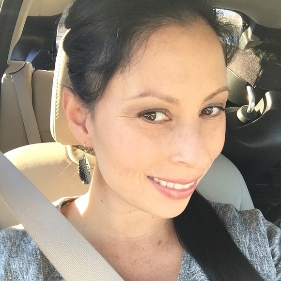 Profile Picture of Angie Selvera (@aselvera) on Poshmark