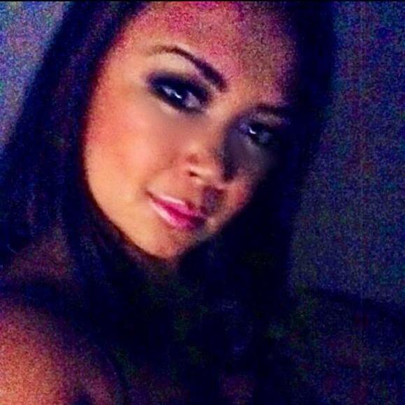 Profile Picture of Alice Zaragoza (@alicez) on Poshmark