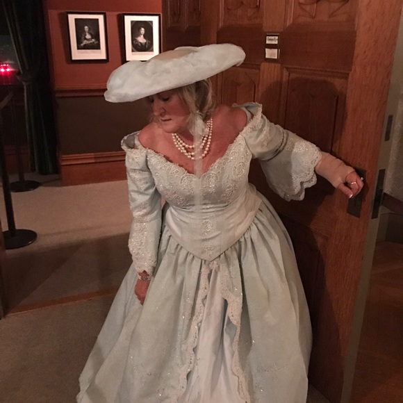 Profile Picture of Donna Hall (@gammee1) on Poshmark