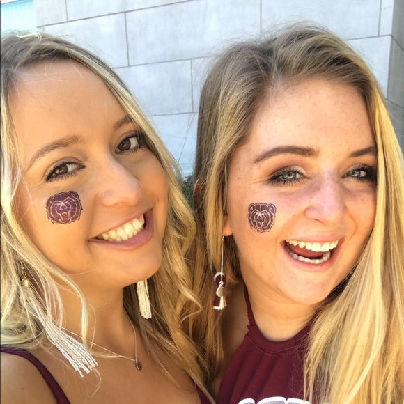 Profile Picture of Lindsey Yocum (@lyocum) on Poshmark