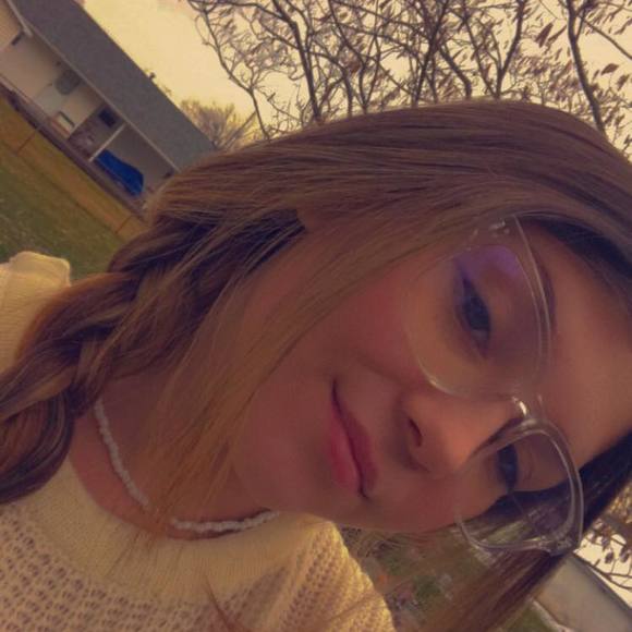 Profile Picture of Shaylinn Naylor (@shaynaylor1p) on Poshmark