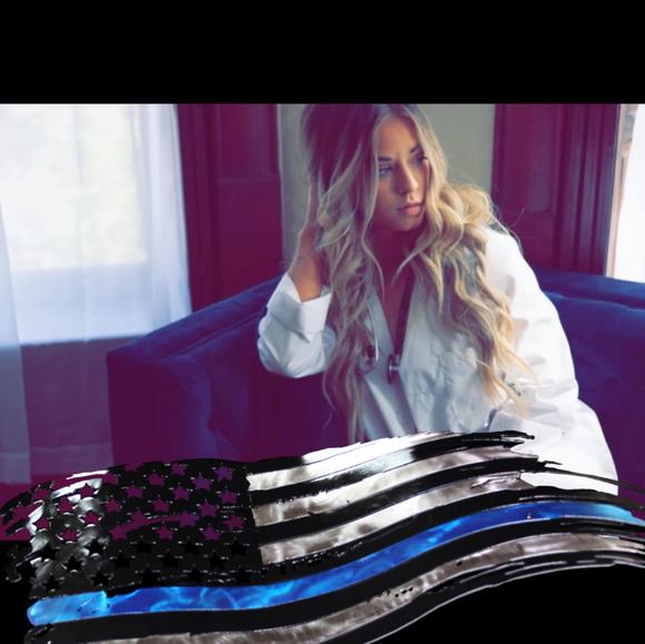 Profile Picture of Tori Bretscher (@1205228) on Poshmark