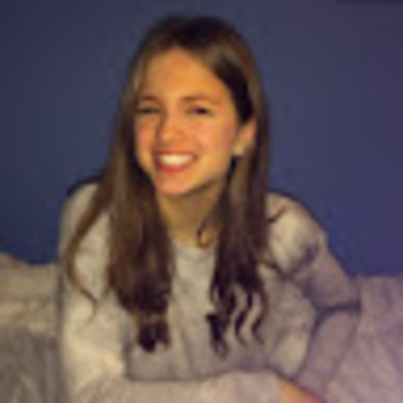 Profile Picture of Gabby Schoenberg (@gabbyschoenb269) on Poshmark