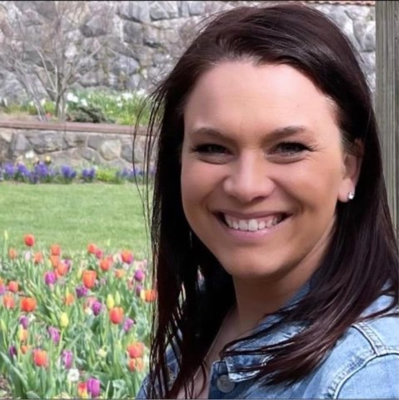 Annie Uhrich - Poshmark Profile Picture of Annie Uhrich (@annieuhrich) on Poshmark