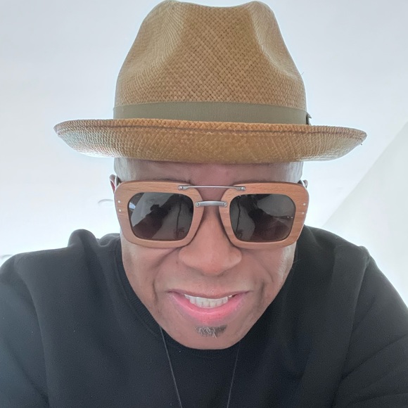 Profile Picture of Kenneth Carr (@speakandsee) on Poshmark