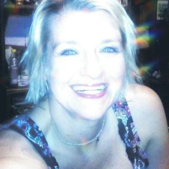 Profile Picture of Karen Anhalt (@karenanhalt) on Poshmark