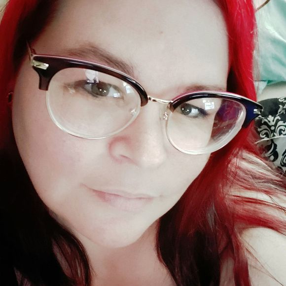 Profile Picture of Amy Glusing (@lanaglusing) on Poshmark