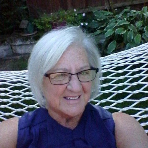 Profile Picture of Sandi Smeltzer (@pansdo) on Poshmark