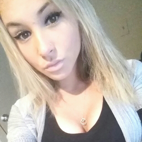 Samantha Frigand - Poshmark Profile Picture of Samantha Frigand (@samanthafri13) on Poshmark