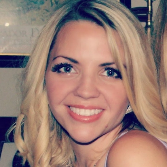 Profile Picture of Nichole Michel (@nichole_mic) on Poshmark