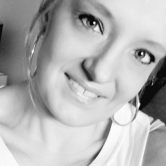 Devin Vendetti - Poshmark Profile Picture of Devin Vendetti (@dlvendetti) on Poshmark