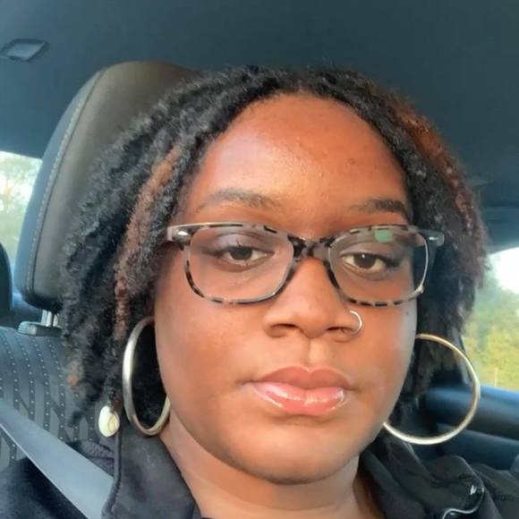 Profile Picture of Kemberly Thompson (@kemberly_t) on Poshmark