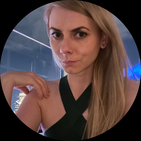 Profile Picture of Ivonne Karpiak (@ivonnekarpiak) on Poshmark