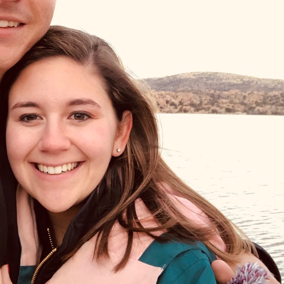 Profile Picture of Caitlin Resman (@cresman12) on Poshmark