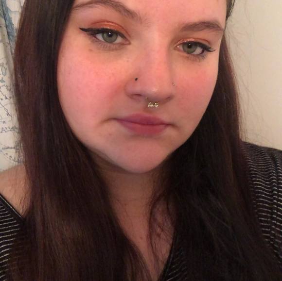 Profile Picture of Brianna Hummell (@brianna_trash) on Poshmark