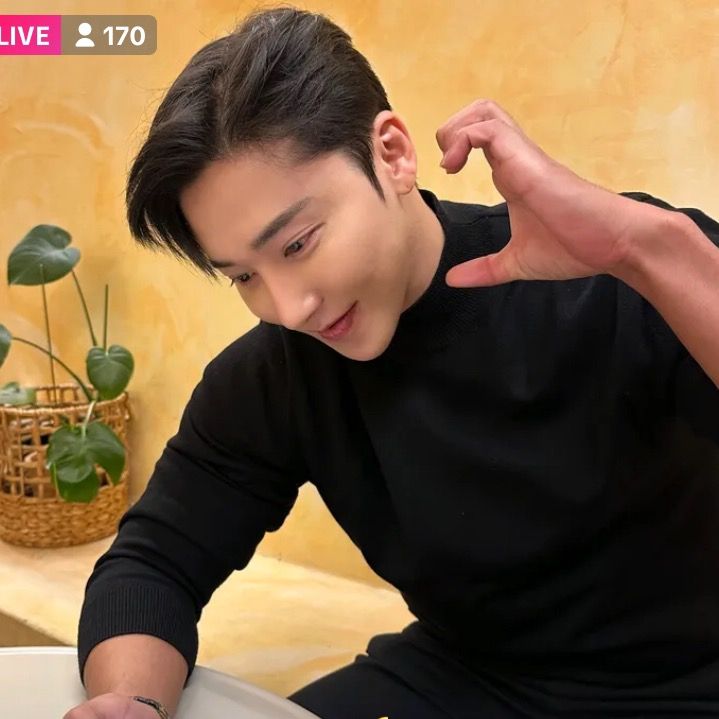 Profile Picture of choiwon082 (@choiwon082) on Tiktok