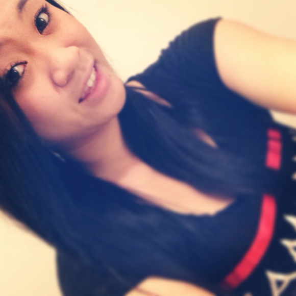 Profile Picture of Lena Nguyen (@lenapeach) on Poshmark