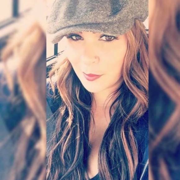 Profile Picture of Danielle Posadas (@danielleposadas) on Poshmark