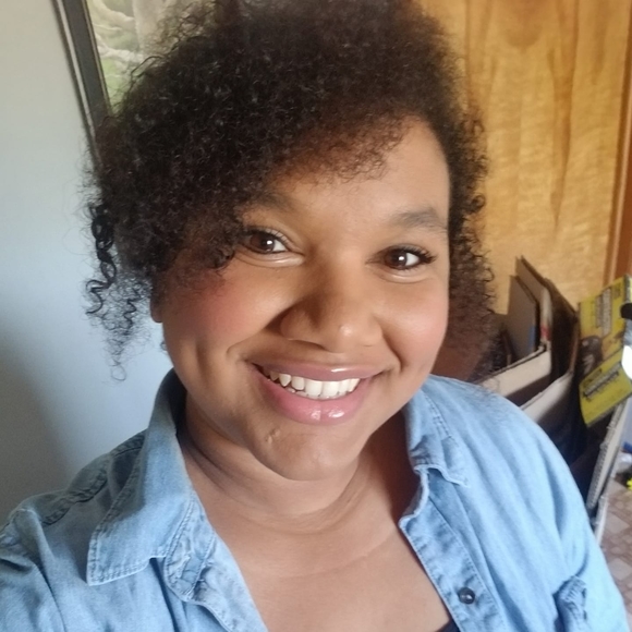 Profile Picture of Samantha Mittleider (@jokester889) on Poshmark