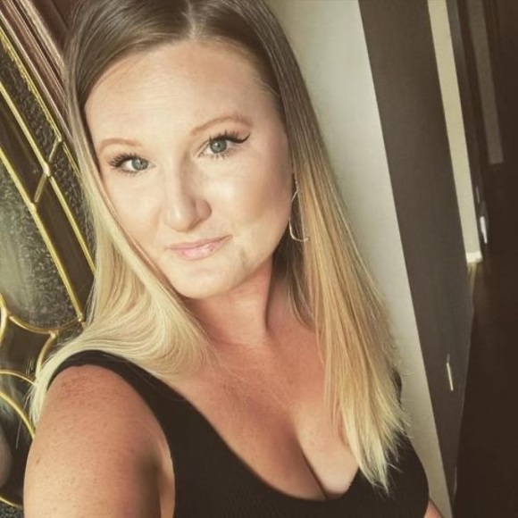 Profile Picture of Christina Stephanie (@christinaachick) on Poshmark