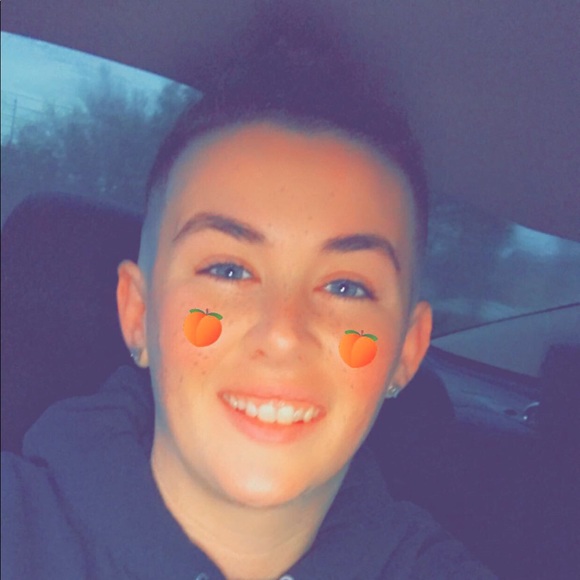 Profile Picture of Chris Weir (@chrisweir1992) on Poshmark