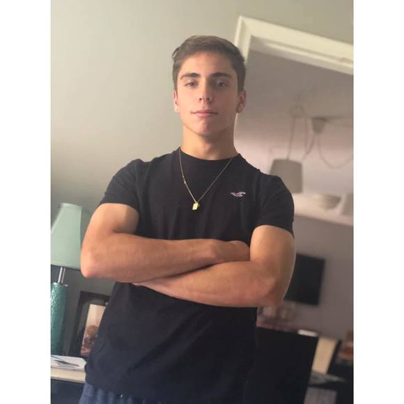 Profile Picture of Fabrizio Jaurena (@fanajaca) on Poshmark