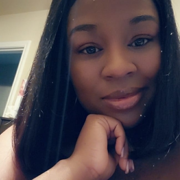 Profile Picture of Tiffany Starttofinishent (@msmoni30) on Poshmark