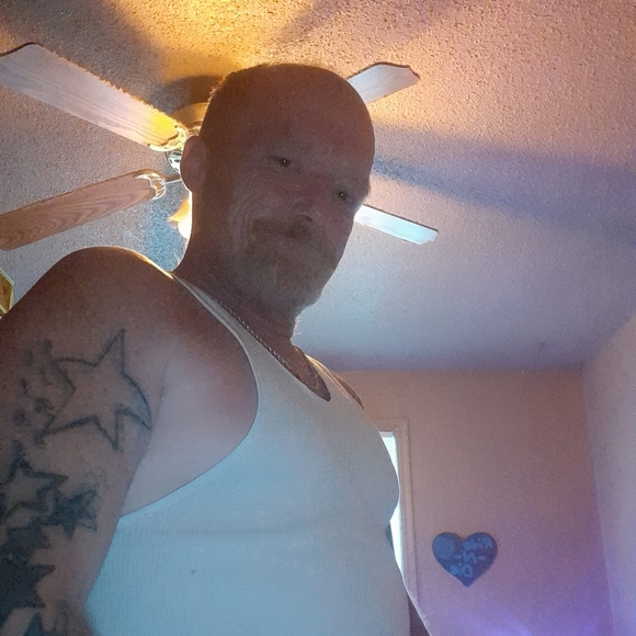 Profile Picture of Robby Grayaton (@robbygrayaton) on Poshmark