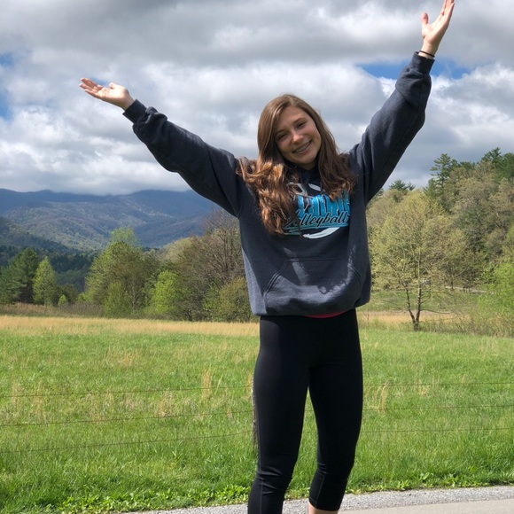 Profile Picture of Olivia Nanni (@oliviananni) on Poshmark