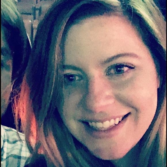 Profile Picture of Alyssa Rosman (@anrosman) on Poshmark