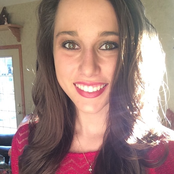 Profile Picture of Abby Luhring (@abbyluhring) on Poshmark