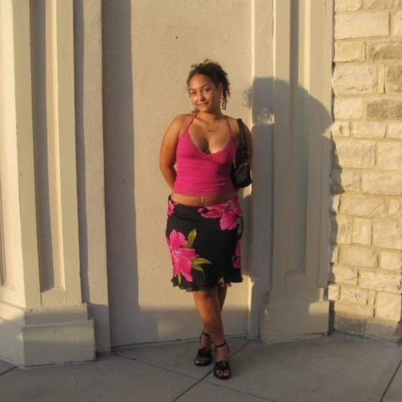 Profile Picture of Nevaeh Quigg (@nevaeh_quigg) on Poshmark