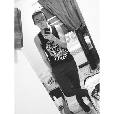 Profile Picture of John Canton (@wierdlifeofjohn) on Twitter